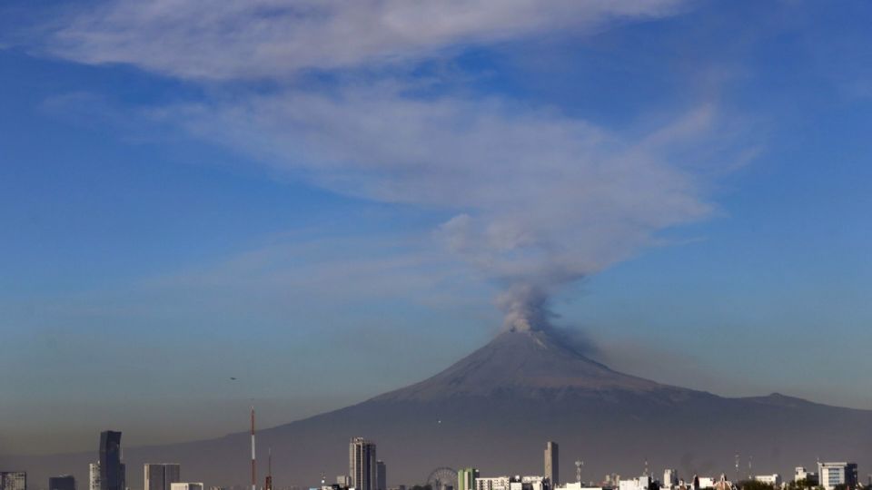 La emisión de ceniza del volcán Popocatépetl podría llegar a algunas regiones de la Ciudad de México.