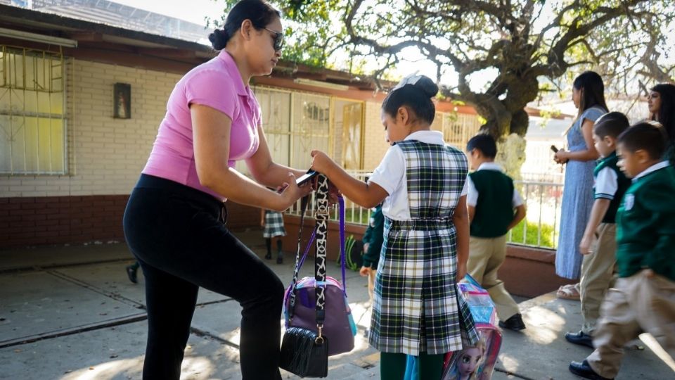 Para ser beneficiario de las Becas Benito Juárez, lo primero que debes hacer una solicitud en línea.