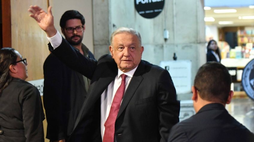 INE ordena a AMLO bajar publicaciones sobre entrega del bastón de mando"