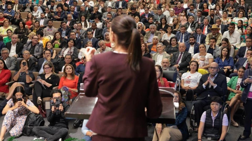 Claudia Sheinbaum durante evento público.