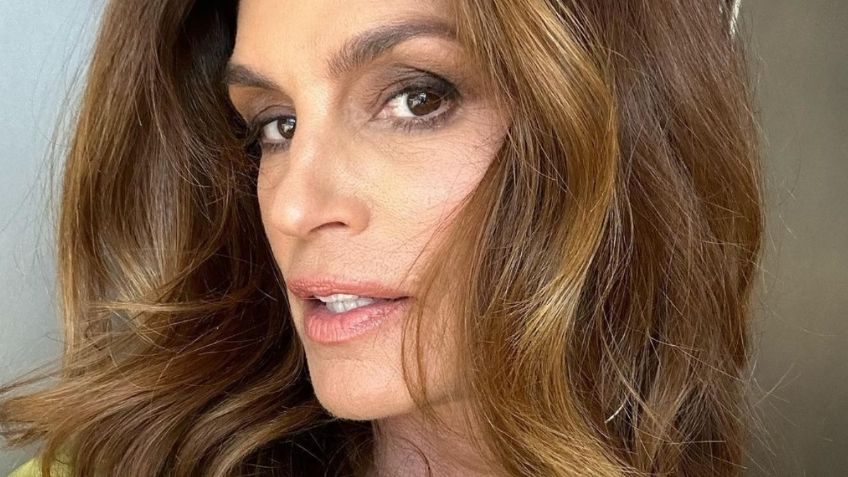 Los ejercicios fáciles de Cindy Crawford con los que tonifica su cuerpo a sus 57 años de edad