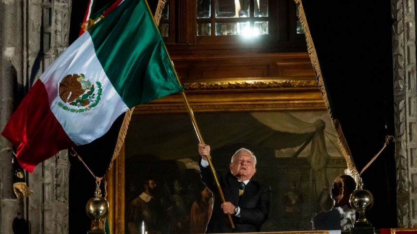 AMLO encabeza ceremonia del grito de Independencia: hace mención especial a los migrantes mexicanos