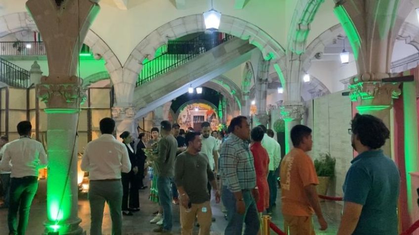 Aguascalentenses festejan noche mexicana en Palacio de Gobierno