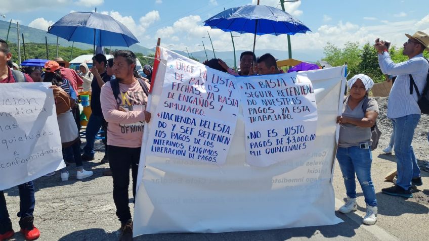 "Exigimos pagos": maestros bloquean la carretera de Chiapa de Corzo- Tuxtla Gutiérrez en Chiapas