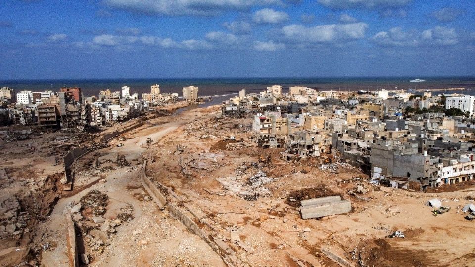 La mayoría de las víctimas mortales quedaron sepultadas por el lodo o fueron arrastradas por el mar.