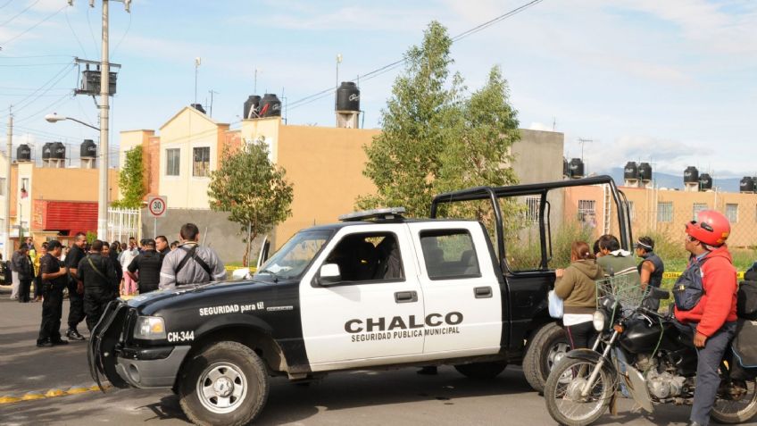 VIDEO: camioneta atropella a motociclista que era perseguido por una patrulla en Valle de Chalco, biker se baja y dispara contra conductor