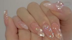 Uñas efecto cristal, la tendencia de otoño para verte coqueta y natural