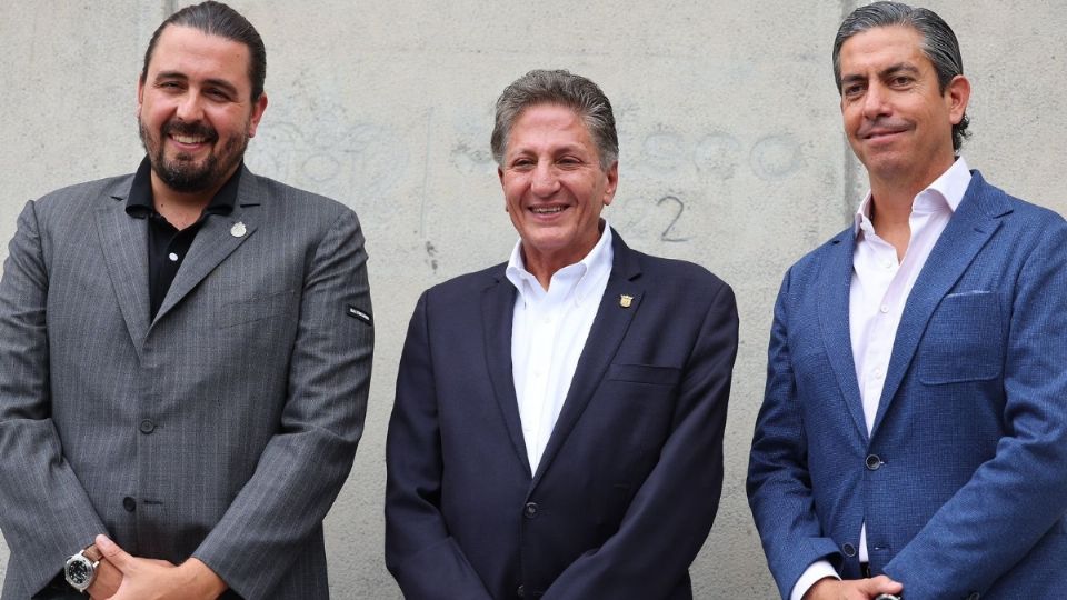 Se descubrió una placa conmemorativa en honor a Jorge Vergara y Salvador Martínez Garza