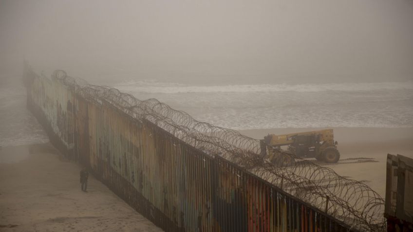 Muere mujer migrante al caer desde 6 metros de altura en el muro fronterizo de Tijuana