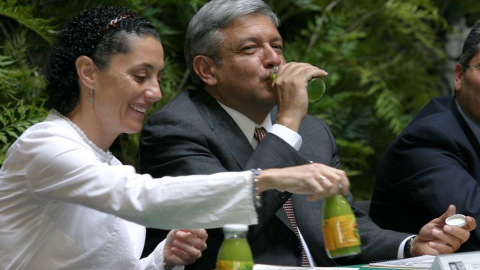 Claudia Sheinbaum y AMLO durante evento en la administración de AMLO en la CDMX.