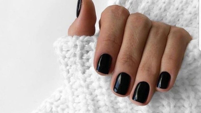 Ester Expósito impone tendencia con manicura de uñas cortas fáciles de hacer