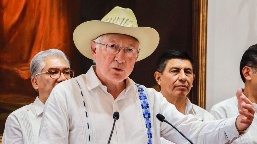 AMLO se reúne con Ken Salazar: tratan crisis migratoria y preparan encuentro con Joe Biden