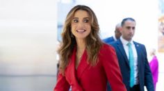 La reina Rania de Jordania da cátedra de moda para usar una falda roja en la oficina