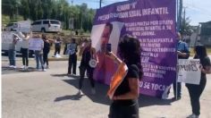 Bloquean Glorieta "Deprimida Chiluca", manifestantes exigen justicia para menor abusada por su tío