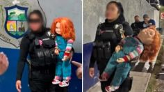 La historia detrás del "Chucky" asaltante y la FOTO viral del muñeco esposado