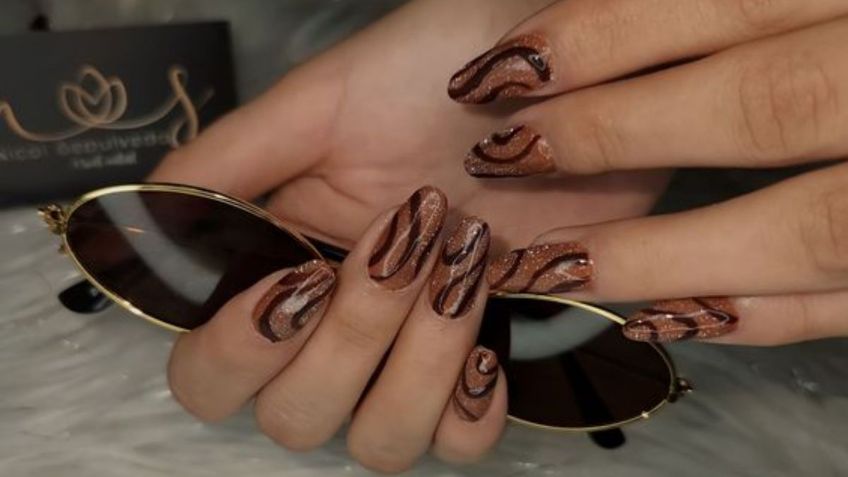 Ideas elegantes para llevar a otro nivel el marrón en tus uñas de otoño