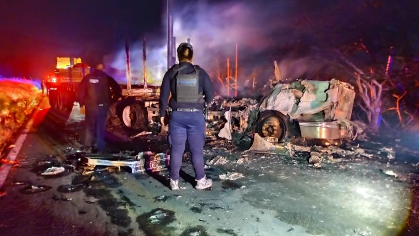 Grupos criminales bloquean carreteras e incendian vehículos en zona occidente de Michoacán