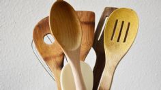 La forma correcta de lavar los utensilios de madera de la cocina con bicarbonato de sodio