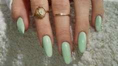 Uñas green almond: diseños con un toque fresco que te harán destacar en otoño