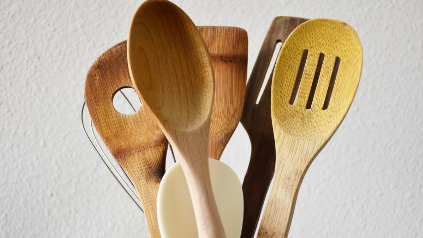 La forma correcta de lavar los utensilios de madera de la cocina con bicarbonato de sodio