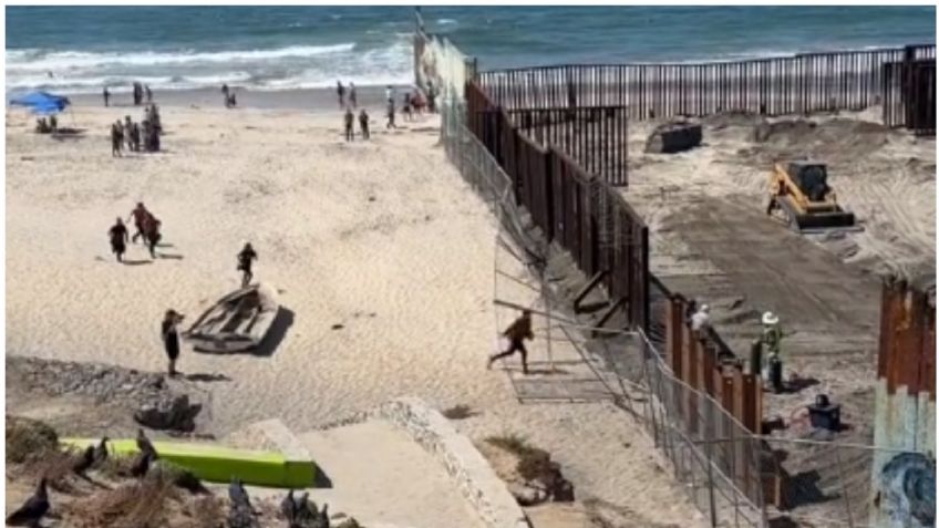 VIDEO: con todo y perrito, captan el momento en que migrantes cruzan el muro en Tijuana