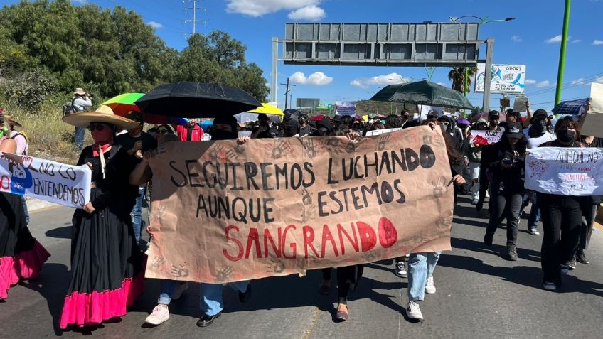 "Seguiremos luchando": estudiantes de la UAEH protestan contra el rector y rememoran a los 43 normalistas de Ayotzinapa