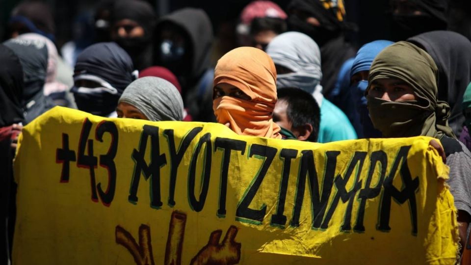 Inicia nueva marcha para exigir justicia por los 43 desaparecidos de Ayotzinapa