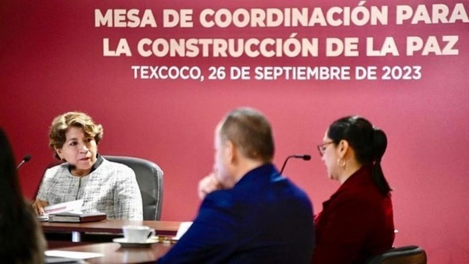 La gobernadora del Estado de México, Delfina Gómez, entrega 600 basificaciones a maestros en Texcoco