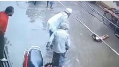 VIDEO: el impactante momento en que una niña se electrocuta en plena calle y es salvada de pura suerte