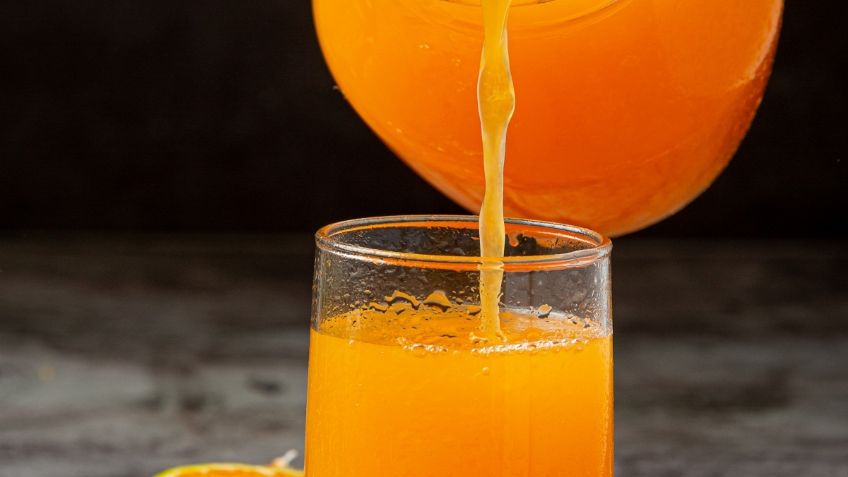 El jugo que nunca debes tomar si tienes gastritis y acidez estomacal