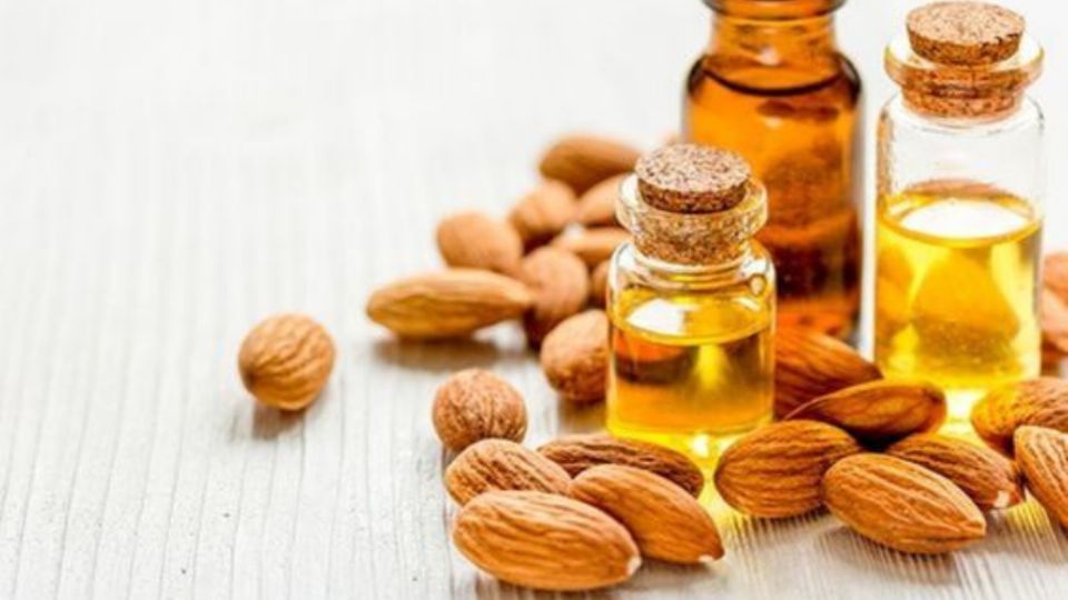 Mantén el aliento antes de conocer por qué todo el mundo coloca aceite de almendras en su cabello