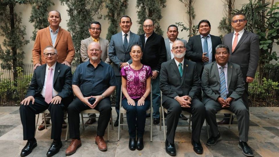 Claudia Sheinbaum con representantes religiosos.