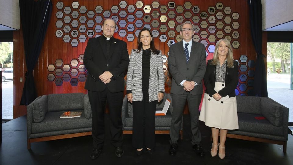 Padre Cipriano Sánchez, Susana Martínez Galán, Alfredo Nava y Mariela Ezpeleta.