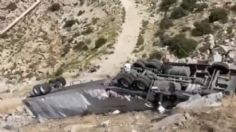 VIDEO | ¡Volvió a nacer! Tráiler cae a barranco en La Rumorosa, el conductor tiene lesiones leves