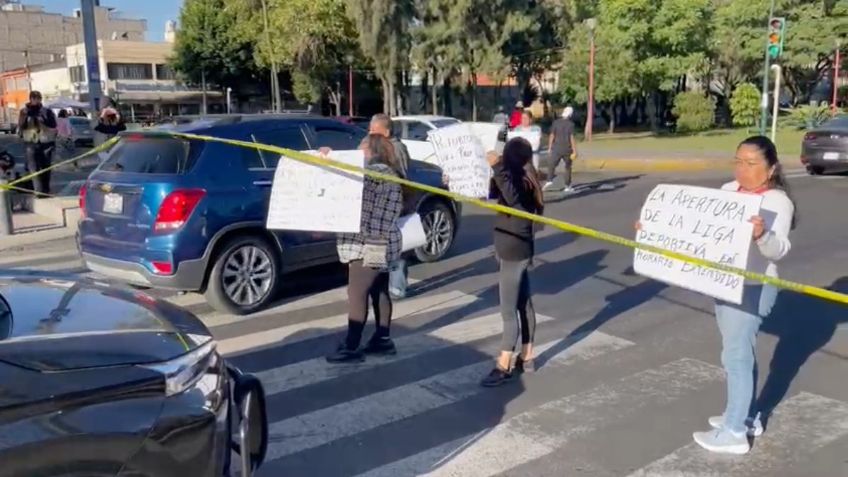 Bloqueo en la GAM: padres de familia desquician la Av. Talismán en sus dos sentidos