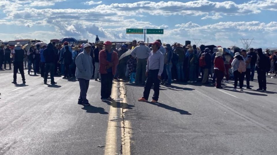 De acuerdo con los pobladores, la minuta fue respaldada por una comitiva integrada por 100 personas.