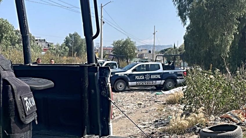 Encuentran el cuerpo de una mujer en un camino de terracería en Ecatepec