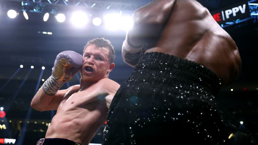 Canelo reafirma sus campeonatos con cátedra de box contra Jermell Charlo