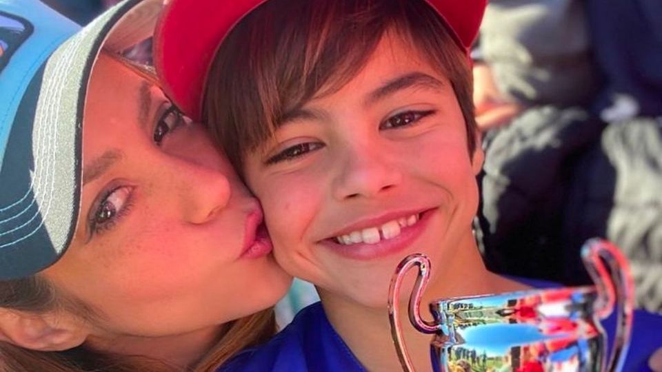 Milán disfruta con su mamá Shakira de su triunfo en el béisbol