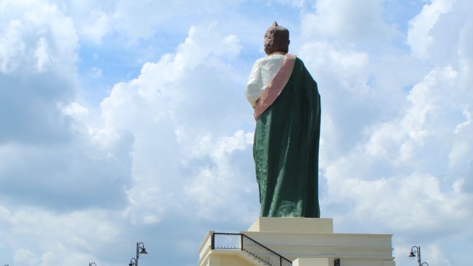 La figura cuenta con 25 metros de altura