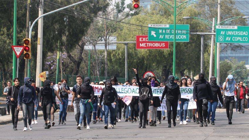 UNAM: porros generan caos durante marcha de alumnos del CCH en CU