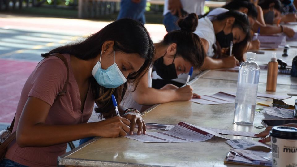 Beneficiarios del programa Jóvenes Construyendo el Futuro recibieron su tarjeta