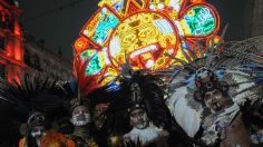 FOTOS | Bajo la lluvia, encienden iluminación especial en el Zócalo