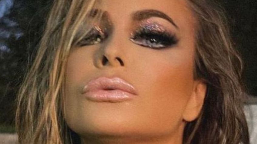 Carmen Electra paraliza la red en traje de baño a sus 51 años