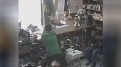 VIDEO: hombre entra a robar una tienda y el dueño lo asesina con más de 20 balazos