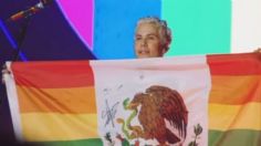 Christian Chávez ondea bandera de México con los colores LGBT y le llueven críticas, podría pagar una costosa multa