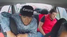 VIDEO: rateros asaltan a taxista en Cuautitlán y huyen cuando se dan cuenta que eran grabados