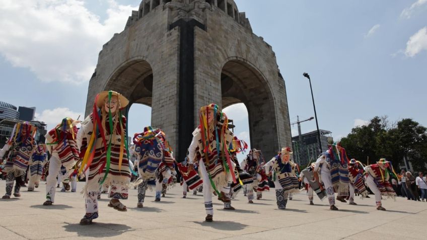 Michoacán presenta vibrante danza de las pirekuas y de los "viejitos" en CDMX