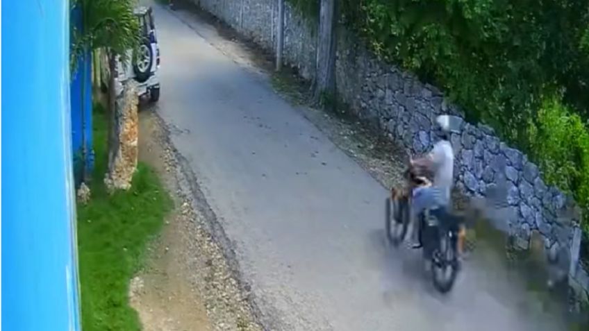 VIDEO: captan a motociclista apuñalando a una mujer para robarle un celular en calles de Yucatán