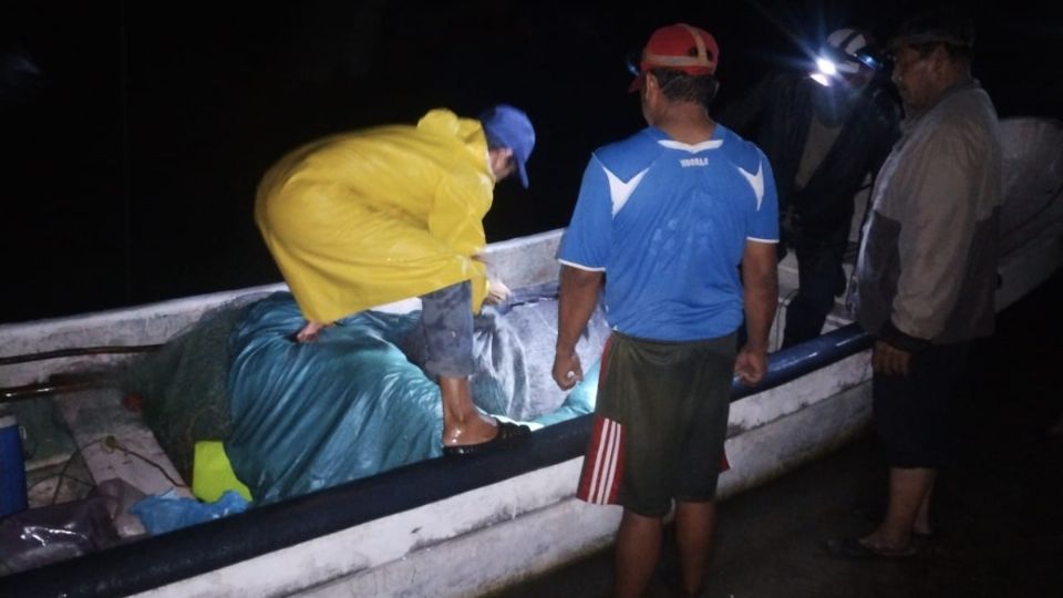 Los pescadores originarios de Álvaro Obregón, Agencia Municipal de Juchitán, fueron sorprendidos por la tormenta eléctrica